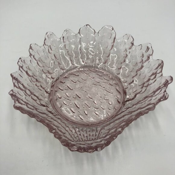 Pink Shell Shaped Appetizer Snack Bowls Set of 7 Scallop Edges 1 Big 6 Small - Picture 9 of 16